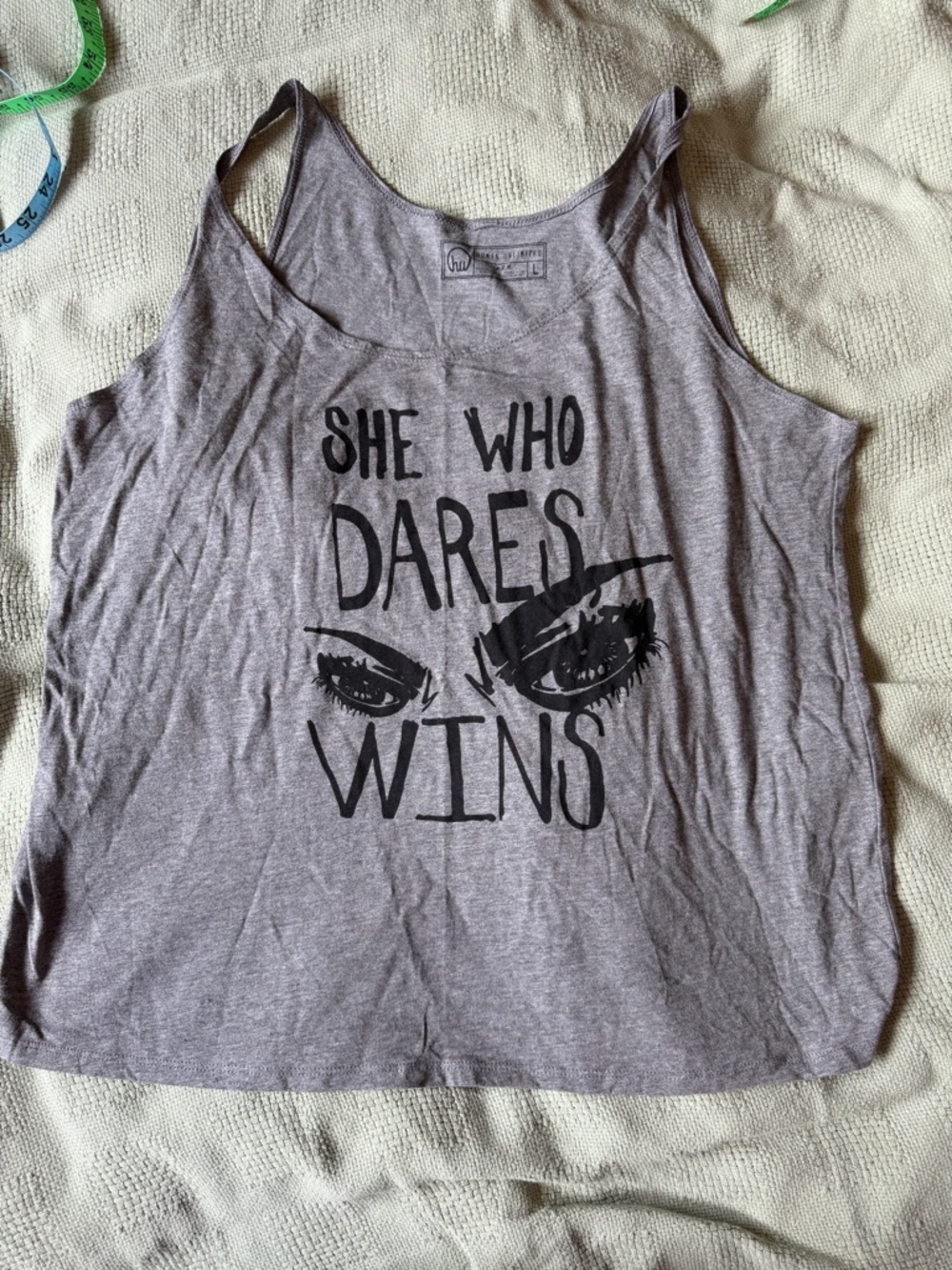 She Who Dares Wins Graphic Tank Top - Gray human unlimited Large